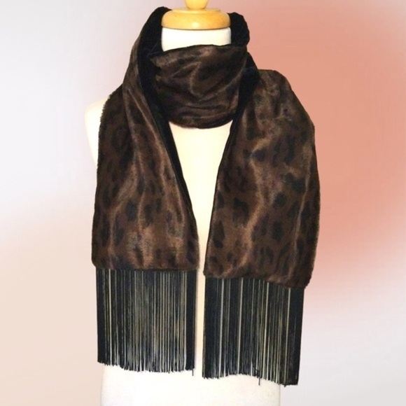 Bundle of Two Plush Chocolate Brown Faux Fur Scarves Oblong and Infinity NWOT - Picture 4 of 11